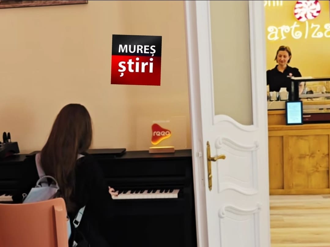 senzatie-dulce-in-targu-mures:-cafeneaua-unde-prajiturile-au-acorduri-de-pian-si-clientii-devin-vedete-pe-scena!