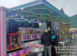 festivalul-de-placinte-si-capsuni-din-brasov,-inchis-de-politia-locala-din-cauza-numeroaselor-reclamatii-confirmate-de-controale