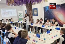 targu-mures:-fara-bani-publici,-dar-cu-multa-chimie!-sute-de-elevi-devin-cercetatori-in-cel-mai-cool-proiect-finantat-100%-privat
