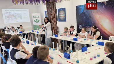 targu-mures:-fara-bani-publici,-dar-cu-multa-chimie!-sute-de-elevi-devin-cercetatori-in-cel-mai-cool-proiect-finantat-100%-privat