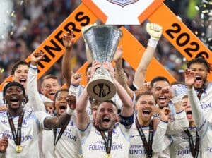 aston-villa-a-castigat-trofeul-uefa-europa-league