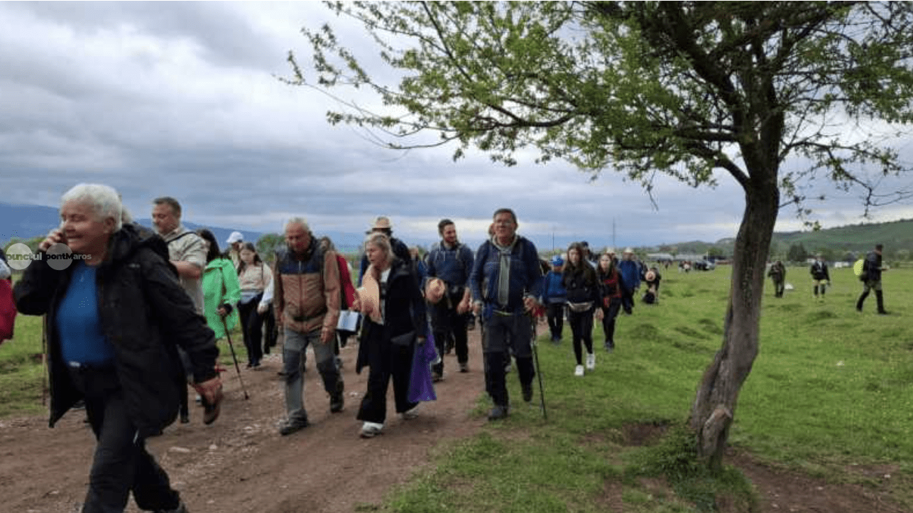 pelerini-din-tara-si-strainatate,-pe-drumul-credintei,-spre-procesiunea-de-rusaliile-catolice-de-la-sumuleu-ciuc