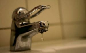 apa-potabila,-afectata-de-ploi-si-aluviuni-in-mai-multe-localitati-din-covasna