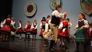 generatii-unite-prin-dans-popular-–-1.200-de-copii-si-tineri,-la-traditionala-intalnire-de-la-miercurea-ciuc