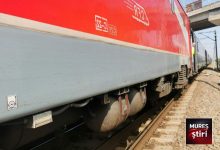 circulatie-blocata:-tren-spre-targu-mures-oprit-dupa-ce-un-copac-s-a-prabusit-peste-o-locomotiva!