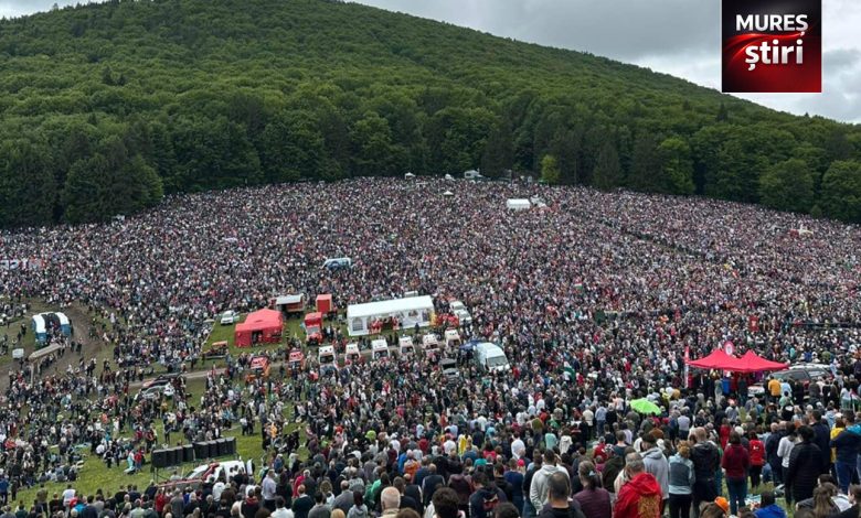acum-marea-intalnire-a-sufletelor:-300.000-de-pelerini-urca-astazi-„muntele-sfant”-de-la-sumuleu-ciuc!