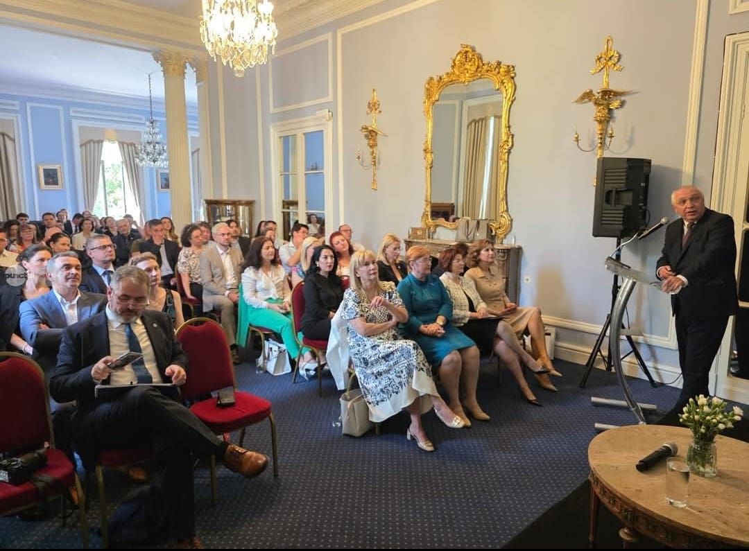 leonard-azamfirei:-„romania-are-nevoie-de-diaspora-medicala”-–-apel-pentru-reconectarea-medicilor-romani-din-marea-britanie-cu-sistemul-medical-din-tara