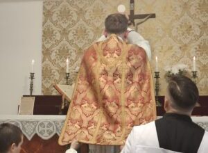 celebrarea-sfintei-liturghii-tridentine,-sau-liturghia-traditionala-din-cadrul-bisericii-catolice