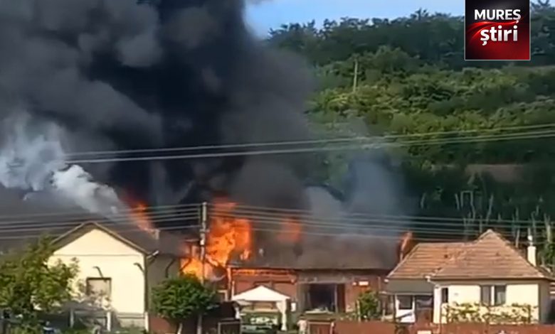 acum:-incendiu-violent-in-desfasurare-la-o-casa-din-giulus,-mures!-video