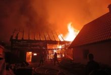 peste-50-de-pompieri-militari-si-civili-au-intervenit-la-un-incendiu-produs-azi-noapte-in-harghita