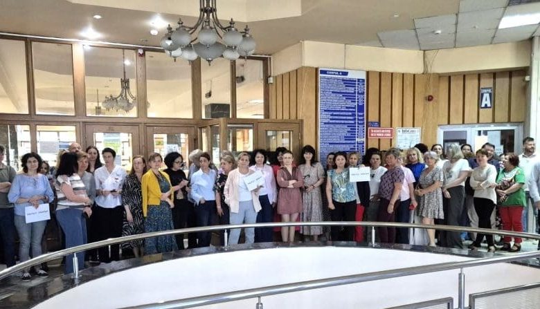 protest-spontan,-masiv,-la-anaf-si-trezoreria-mures