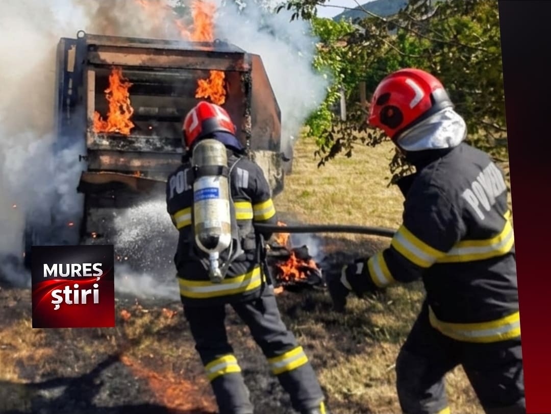 pericol-de-dezastru-in-mures-|-utilaj-agricol-cuprins-de-flacari-violente-pe-camp!