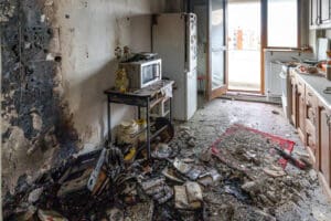 la-galati-a-fost-constituita-o-comisie-de-evaluare-a-pagubelor-provocate-de-prabusirea-dronei-peste-un-bloc-din-centrul-municipiului