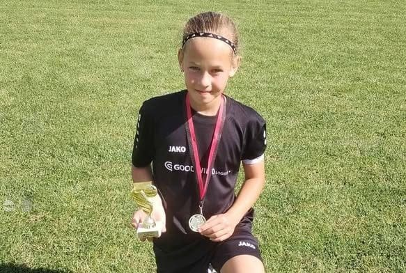 tanara-fotbalista-de-la-acs-tarnava-mica,-invitata-la-turneul-regional-final-u14-din-ungaria