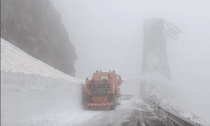 drumarii-continua-deszapezirea-tronsonului-de-mare-altitudine-al-drumului-national-7c-transfagarasan