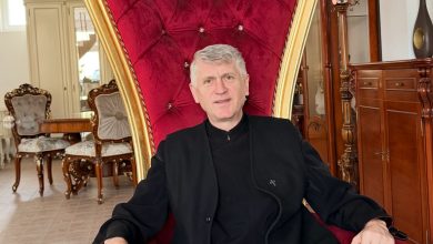 sume-imense-de-bani-gasite-la-perchezitiile-la-imobile-ale-lui-cristian-pomohaci.-politia-a-adus-masini-ca-sa-i-poata-numara