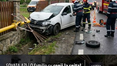 astazi-in-sovata-|-o-masina-a-intrat-intr-un-gard-si-a-avariat-o-conducta-de-gaz!-patru-persoane,-printre-care-doi-copii,-au-ajuns-la-spital
