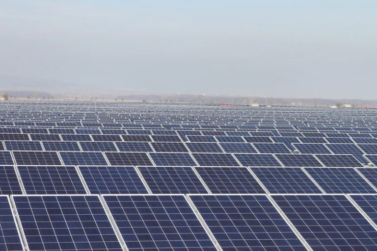 investitie-de-aproape-7-milioane-de-lei-intr-o-instalatie-de-stocare-a-energiei-electrice-la-reghin