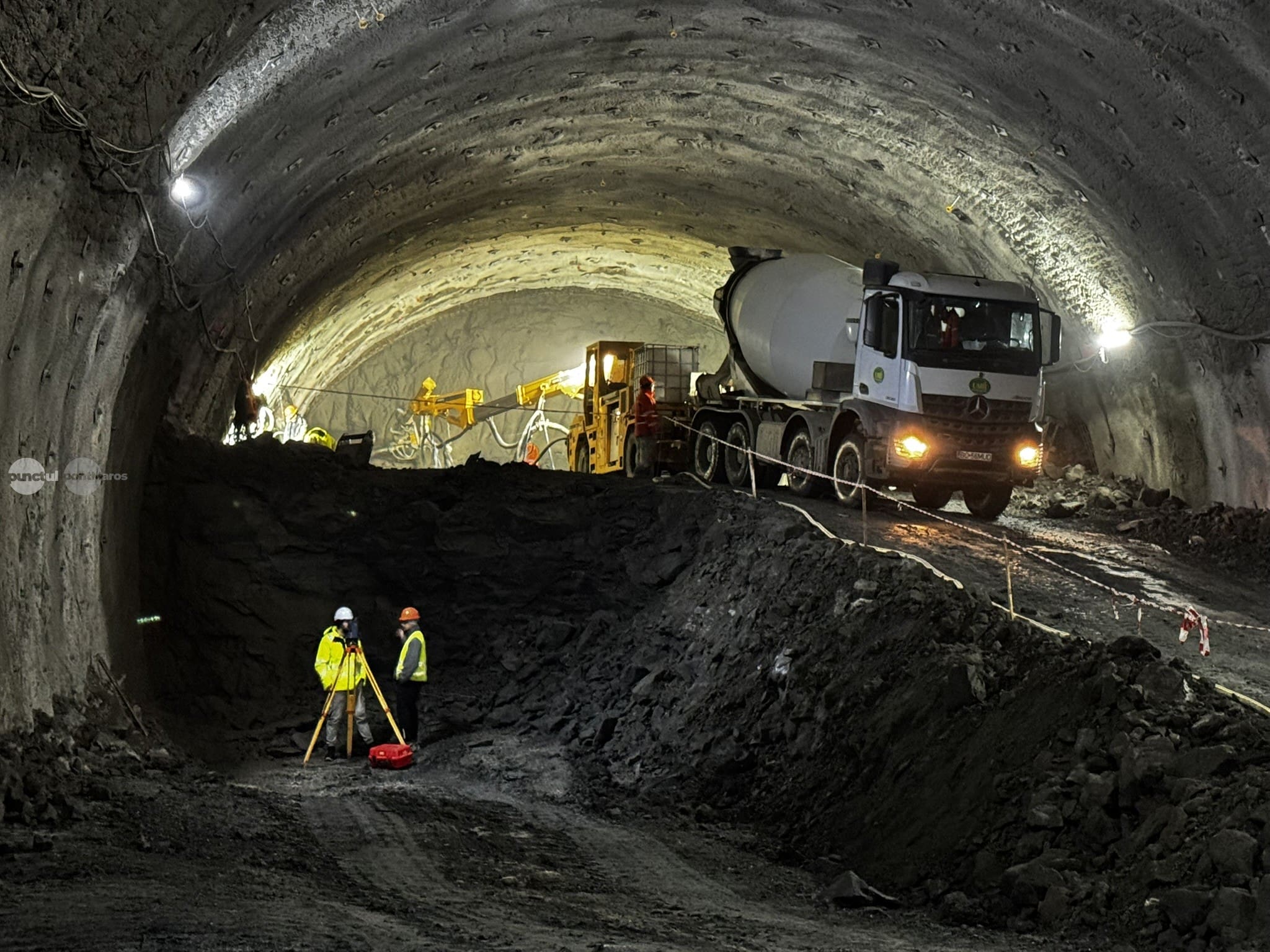 tunelul-de-pe-a1-lugoj-deva-avanseaza:-prima-galerie-ar-putea-fi-strapunsa-in-aceasta-vara