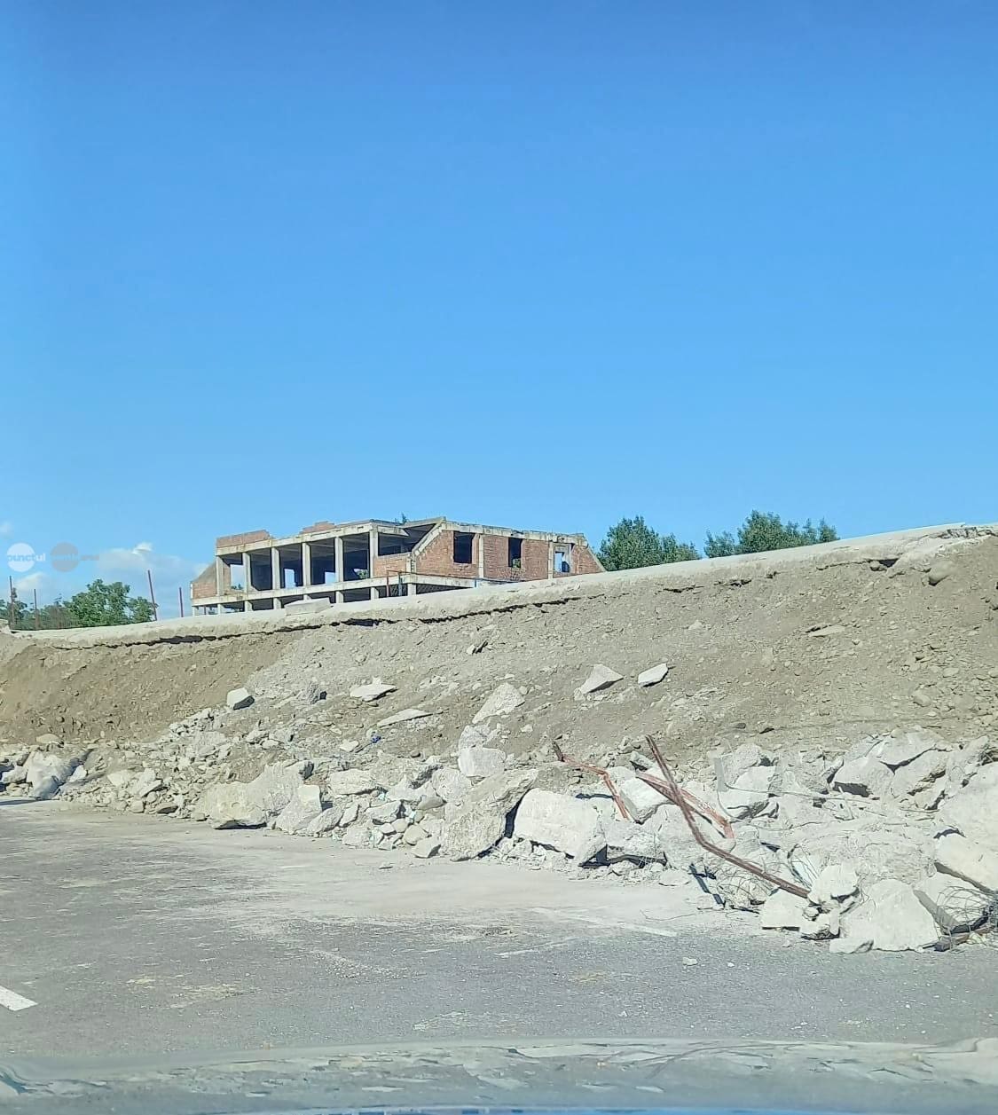 tribuna-a-stadionului-din-ungheni-s-a-prabusit-la-aproape-doi-ani-de-la-construire