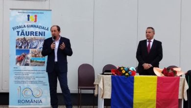 profesorul-si-directorul-scolii-gimnaziale-taureni,-vasile-dobrau,-omagiat-la-pensionare