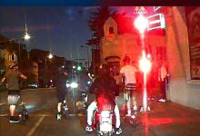 video-|-pericol-pe-strazile-din-targu-mures:-grup-de-minori-pe-trotinete-electrice,-surprins-circuland-haotic-si-sfidand-regulile-de-circulatie!