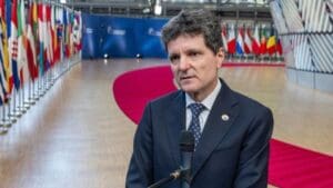 nicusor-dan:-nu-fac-jocul-partidelor-politice