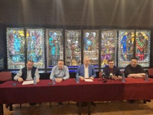 aproape-60-de-artisti-ai-filarmonicii-din-targu-mures-vor-concerta-pe-lacul-ursu