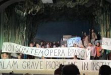 spectacol-incheiat-cu-protest-la-opera-brasov,-artistii-reclama-probleme-in-institutie