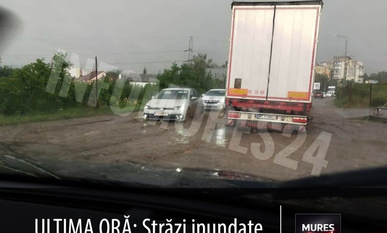 video:-strazi-inundate-si-trafic-ingreunat-in-targu-mures!