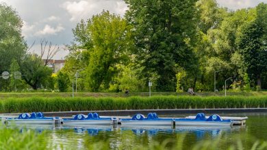 barcile-si-hidrobicicletele-de-pe-lacul-din-zona-garii-sfantu-gheorghe,-date-in-folosinta-in-weekend