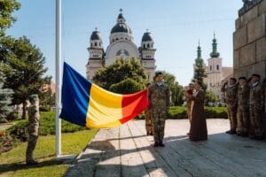 drapelul-romaniei,-sfintit-si-arborat-la-tg-mures,-sf.-gheorghe-si-miercurea-ciuc