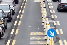 un-model-de-urmarit-si-pentru-targu-mures,-un-robot-din-china-schimba-benzile-in-40-de-secunde-(video)