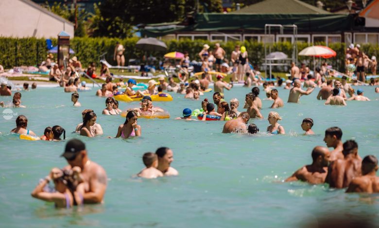 aproape-10.000-de-persoane-au-mers-la-complexul-weekend-din-targu-mures-in-zilele-caniculare