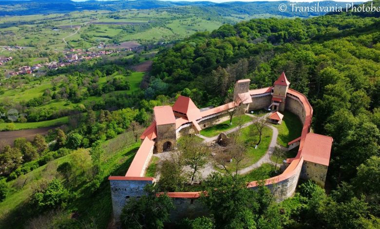 cetatea-de-refugiu-de-secol-xiv-din-saschiz-poate-fi-vizitata-zilnic