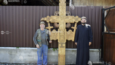 tezaurul-uman-viu,-petrut-chirtes,-singurul-din-transilvania-care-mai-sculpteaza-troite