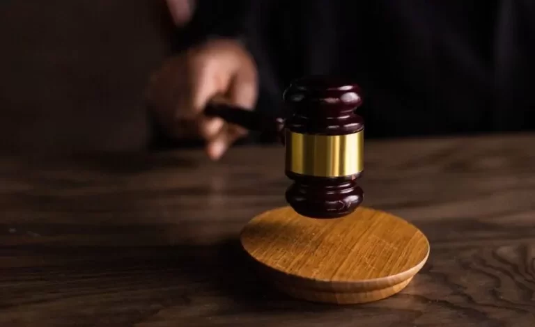 guvernul-vrea-sa-sesizeze-ccr-intr-un-litigiu-cu-iccj-pe-tema-salariilor-restante-ale-magistratilor