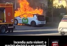 incendiu-auto-violent:-un-autoturism-electric-a-ars-complet-pe-o-strada-din-cluj!