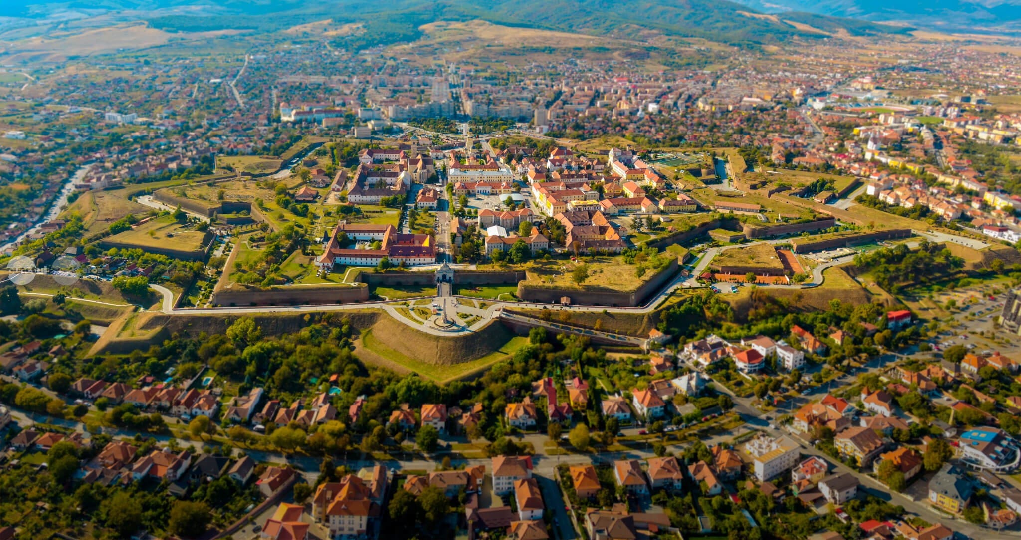 exemple-de-organizare-in-trafic.-alba-iulia-scapa-de-cel-mai-aglomerat-nod-rutier-prin-constructia-primului-pasaj-subteran-din-istorie