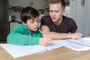 organizatia-„salvati-copiii”-a-finalizat-recent-un-proiect-de-educatie-digitala-dedicat-atat-elevilor-cat-si-parintilor-acestora