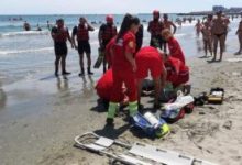 marea-agitata-a-facut-noi-victime-pe-litoral,-unde-doi-turisti-au-fost-salvati-in-ultima-clipa,-de-la-inec