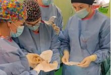 replantare-de-mana-realizata-la-targu-mures-pentru-un-barbat-de-33-de-ani
