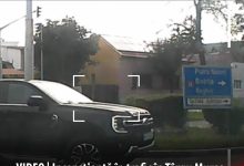 video-|-inconstienta-in-trafic-in-targu-mures:-o-soferita-a-ignorat-indicatorul-„acces-interzis”-in-piata-marasesti!