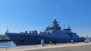 corveta-„contraamiral-august-roman”-–-261-a-sosit-vineri-in-portul-militar-constanta