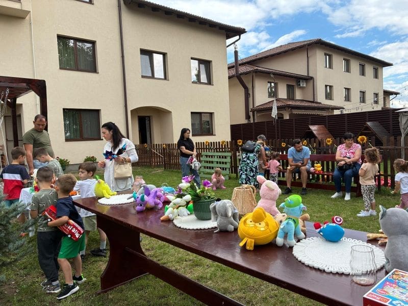 copiii-de-la-nissa’s-school-din-ludus,-au-transformat-jucariile-in-gesturi-de-generozitate-pentru-asociatia-blondie