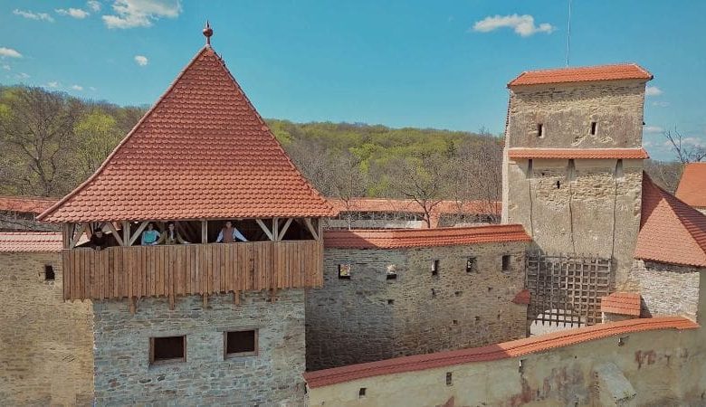 cinema-in-aer-liber-la-cetatea-saschiz