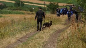cercetari-in-mures-dupa-ce-pe-mormantul-victimei-lui-emil-ganj-au-fost-descoperite-niste-obiecte
