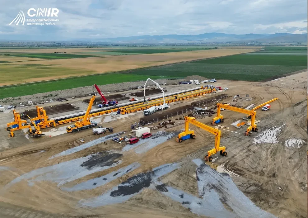 danlin-xxl-mobilizeaza-180-de-muncitori-si-200-de-utilaje-pe-primul-lot-montan-al-autostrazii-unirii
