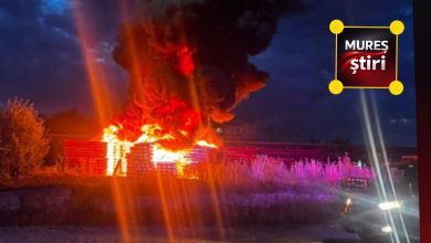 incendiu-intentionat-la-gara-din-targu-mures:-un-barbat-a-fost-retinut-dupa-ce-a-distrus-peste-100-de-traverse-de-cale-ferata