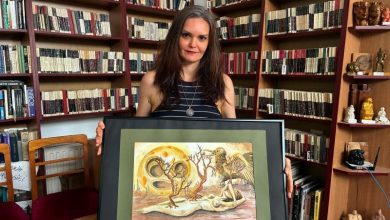 „panglici-negre-si-corbi-de-aur”.-expozitia-caritabila-a-teodorei-oniceanu,-dedicata-pacientilor-oncologici